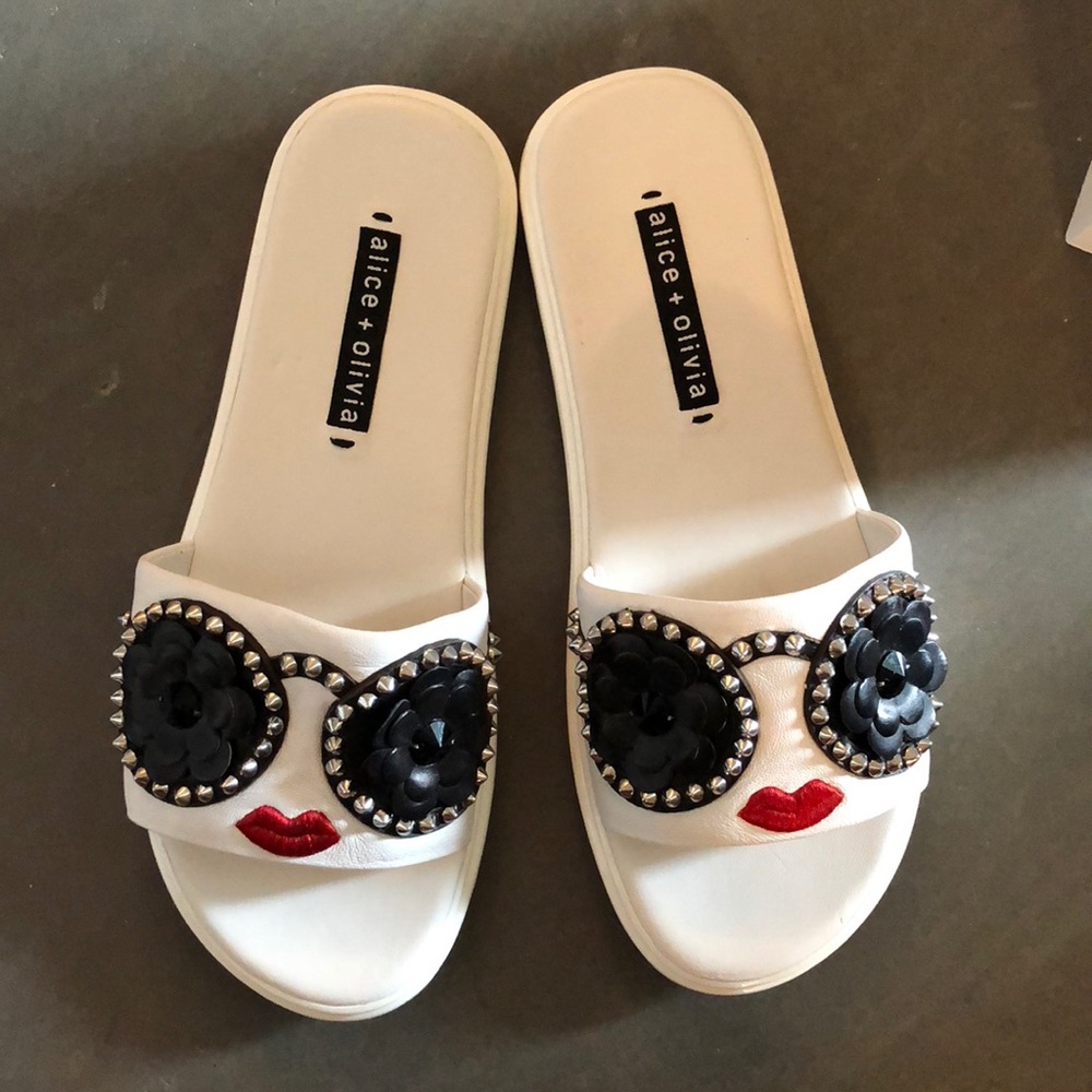 Alice + Olivia- brand new white leather sandals